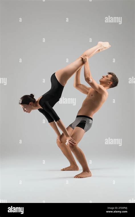 Acrobatic Couple Hi Res Stock Photography And Images Alamy