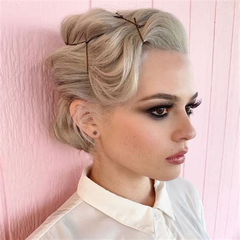 Cute Bobby Pin Hairstyles Short Hair 45 Cute Easy Updos For Short