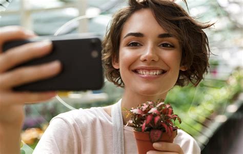 How To Take A Good Selfie 5 Tips For Beginner To Create Satisfactory Selifies Fotor