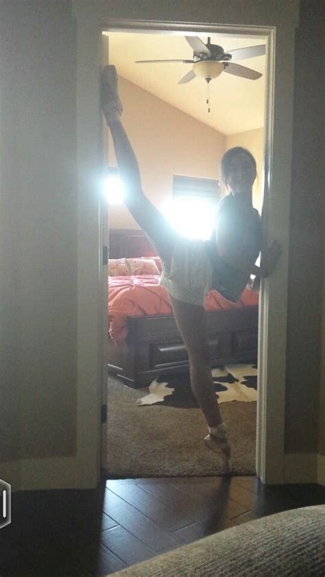 Stretching Stretching Dance Selfie Scenes Quick Fashion Dancing