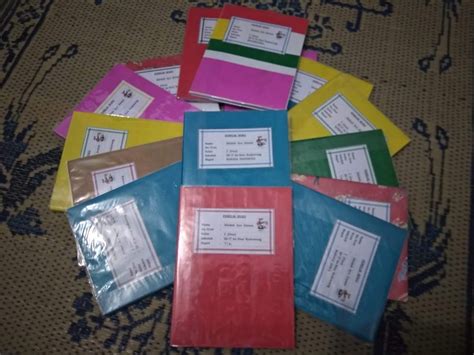 Kreasi Sampul Buku Tulis dan Pensil Hias untuk Anak Sekolah Dasar (SD