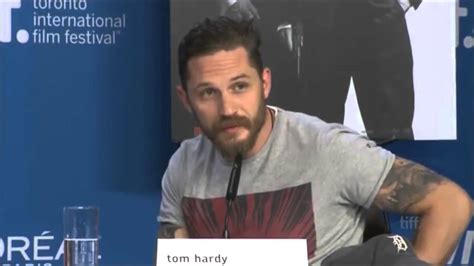 Tom Hardy Shuts Down Reporter For Questioning His Sexuality Youtube