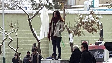 ارسال پرونده یکی از معترضان به حجاب اجباری به دادگاه