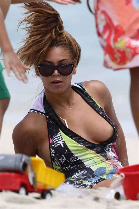 beyonce knowles very sexy and hot bikini and nipple slip photos porn pictures xxx photos sex
