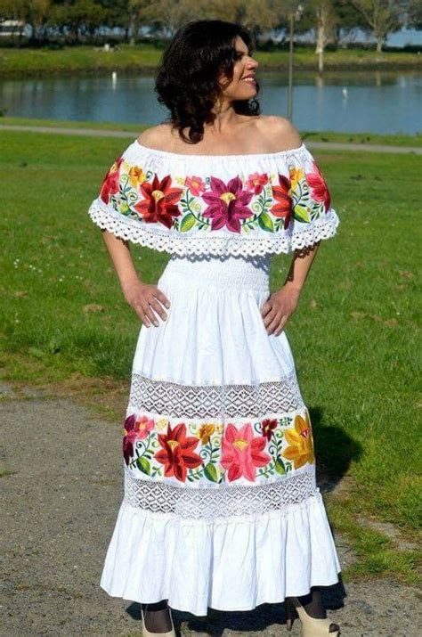 Pin By Florbela Almeida On Woooooow Traditional Mexican Dress Mexican Dresses Mexican Outfit