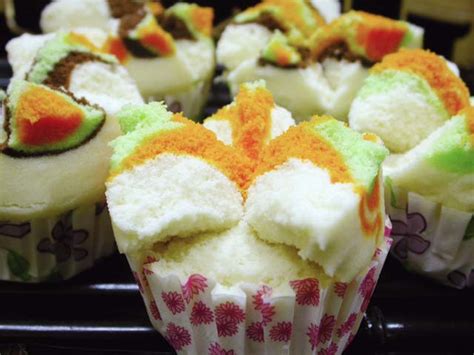 Bolu adalah makan yang sudah tidak asing lagi bagi orang indonesia, sebagian merupakan kue kukus dan yang lain menggunakan oven. Resep Membuat Bolu Kukus | Dapur Kita