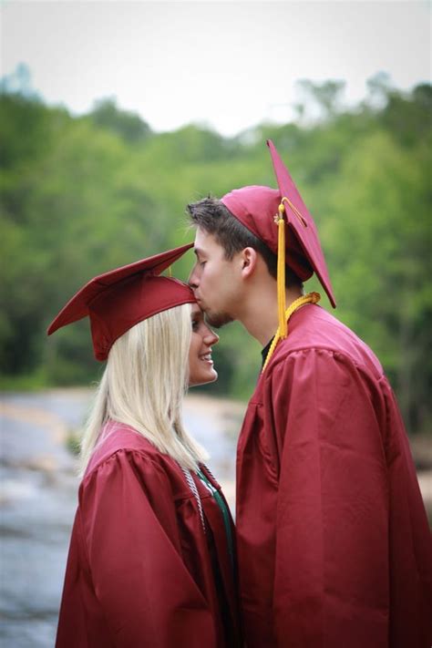 Pin By Aleah Mersch On Photography Couple Graduation Pictures