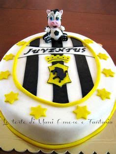 #juventus #cr #ronaldo #cristianoronaldo #juve #football #realmadrid #championsleague #messi 125 jahre fortuna jubiläums trikot jetzt online bestellen und morgen abholen! Juventus Turin Motivtorte | Fondanttorte mit Fussball Logo ...