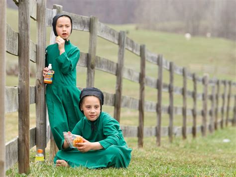 Rare Look Inside Amish Community Photo Pictures Cbs News