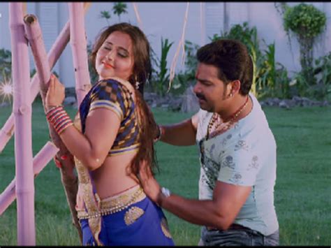 ‘chhalakata Hamro Jawaniya Pawan Singh And Kajal Raghwanis Romantic Number Goes Viral