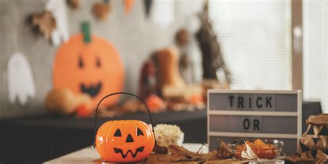 15 Tips For Hosting An Adult Halloween Party