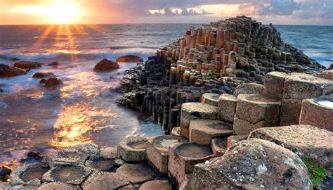 As this magma slowly cooled, it shrank, and because of its chemical composition, regular hexagonal cracks formed on the outer. Irlanda, la verità e la leggenda dietro la Giant's ...