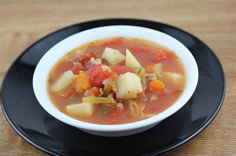 Slow cooker clam chowder is so easy to make with a deliciously creamy, briny flavor mixed with smoky crispy bits of bacon and rich buttery yukon manhattan clam chowder uses tomatoes and is often referred to as manhattan red chowder. Slow Cooker Manhattan Style Clam Chowder Recipe - Cully's ...