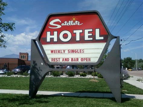 Filesatellite Hotel Sign Red Wikimedia Commons