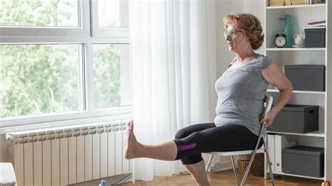 Seis ejercicios para hacer sentado y mantenerte ágil