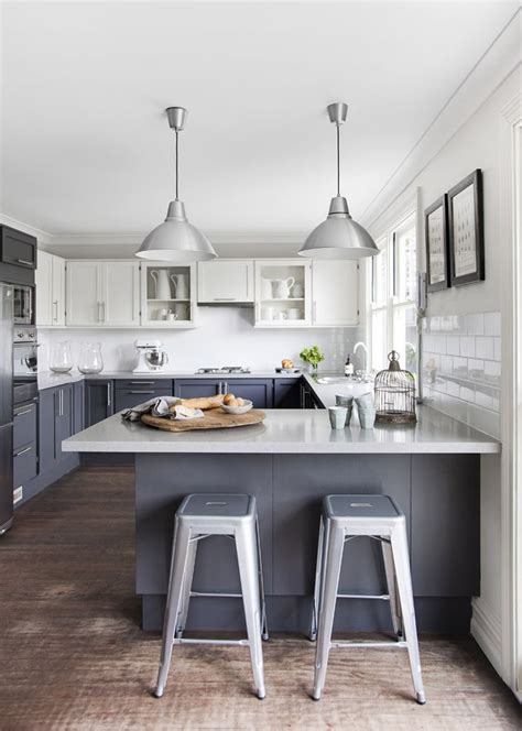 This two toned brilliant kitchen is gorgeous use this. WHITE GREY PASTELS: Dwukolorowe meble kuchenne - Two color ...
