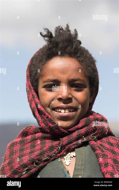 Ethiopia Girl Fotos Und Bildmaterial In Hoher Auflösung Alamy