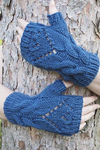 Ravelry Soaring Heart Mitts Pattern By Nicola Blechschmidt