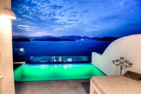 Luxury Suites With Private Infinity Pool In Santorini
