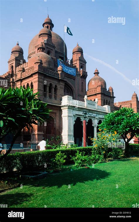 Lahore Museum Building Pakistan Stock Photo Alamy