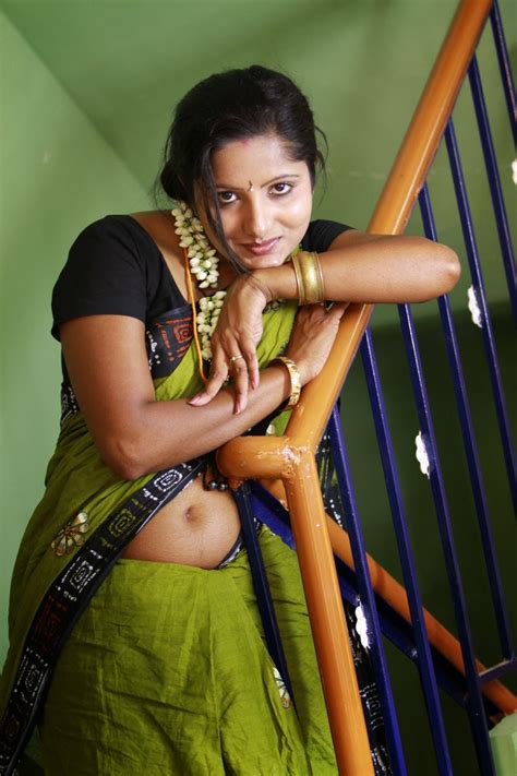 Mallu Sexy Aunty Nave In Saree Mallu Saree Below Navel ~ Actress Rare Photo Gallery