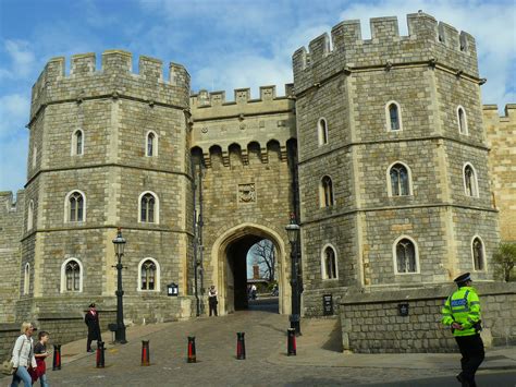The move was in step with official protocol. Windsor Day Out - Theatre Trips Kent - London Shows