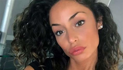 Raffaella Fico Chi è Età Carriera Figlia Ex Fidanzato Flirt E