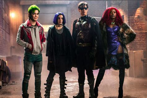 A medical team is dispatched to the patients on a helicopter to provide medical care in the field as soon as possible. Titans Season 3: Everything You Need to Know | Den of Geek