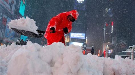 Blizzard Blankets Northeast Us With Late Season Snow