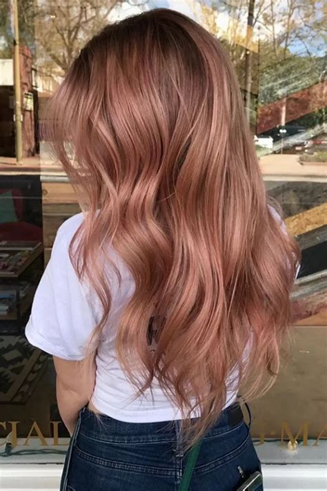 Glossy Rose Gold Has Been The Surprise Breakout Hair Shade Of Gold Hair Dye Hair Styles