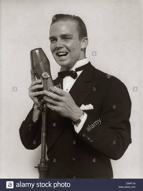 1920s 1930s Smiling Man Radio Singer Entertainer Crooner In Tuxedo