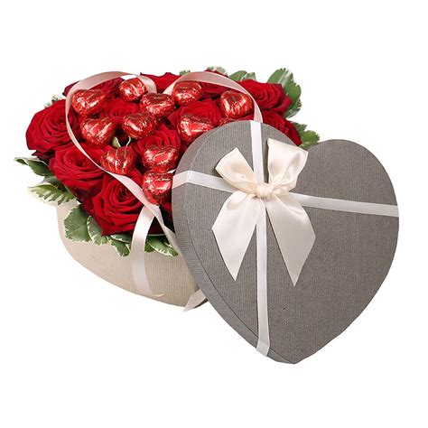 Order A Bouquet Heart Of Roses With Sweets With Delivery