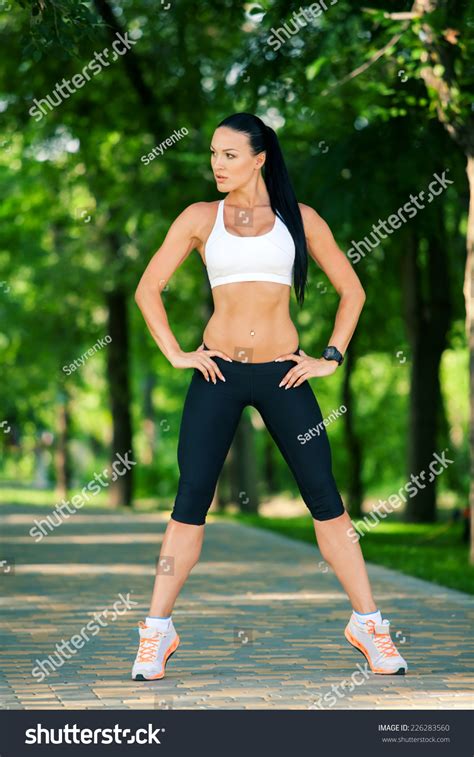 Sexy Fit Belly On Young Woman库存照片226283560 Shutterstock