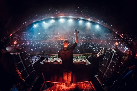 More than +1000 pictures about martin garrix wallpapers hd that you can make the option to make your wallpaper. Martin Garrix Wallpapers Images Photos Pictures Backgrounds
