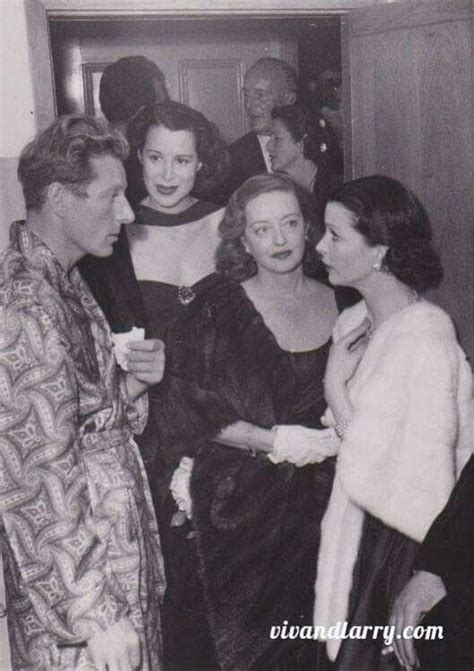 Vivien Leigh Bette Davis And Kitty Carlisle Are Visiting Danny Kaye Backstage Or Maybe In His
