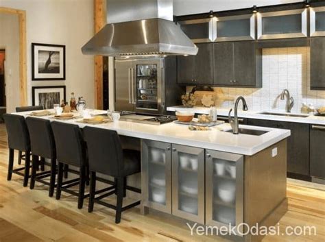 Bir yemek masasına sahip, düzgün seçilmiş bir mutfak adası, şehirdeki bir daireye bile sığacak. İlham Veren Ada Mutfak Modelleri - Yemek Odası