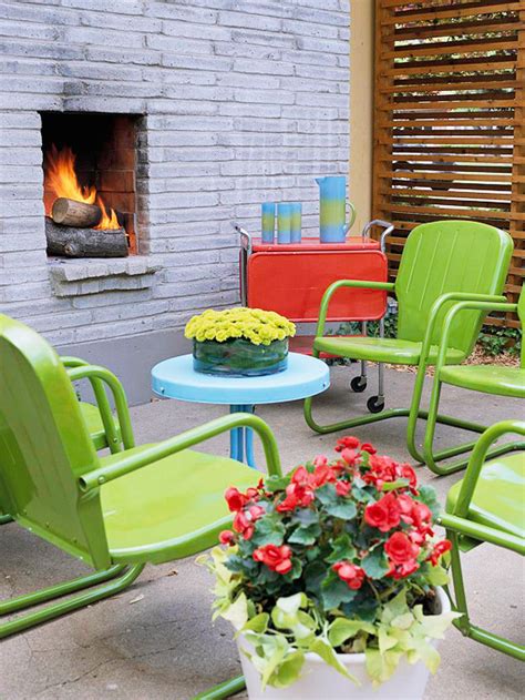 Colorful Touches For Outdoor Decorating