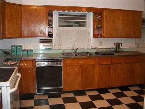 How to create a stunning kitchen with plywood: Maybe I shouldn't paint them, my cabinets are just like ...