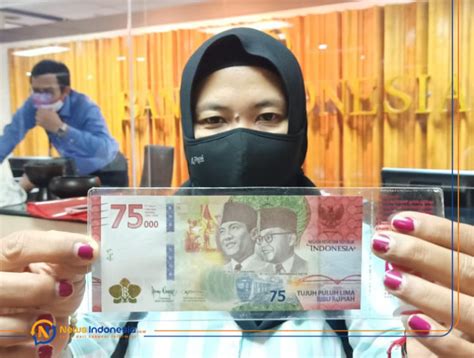 warga jember berburu uang pecahan rp 75 ribu news indonesia