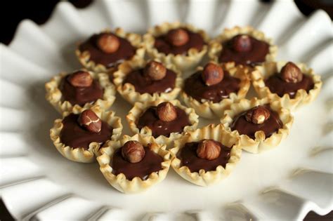 This recipe wraps them in light and flaky phyllo dough for an easy and additive dessert or. Satisfy My Sweet Tooth » Blog Archive Nutella Tartlets ...