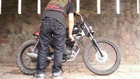 Moreover if it's an old bike, this is the honda cg125 from 1993 which maybe sort of old fashioned bike. Honda CB 125 Scrambler Japstyle Bratsyle - YouTube