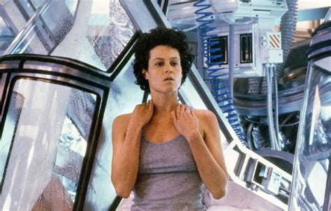 Aliens 1986 Sigourney Weaver Alien 1979 Alien Vs Film Science