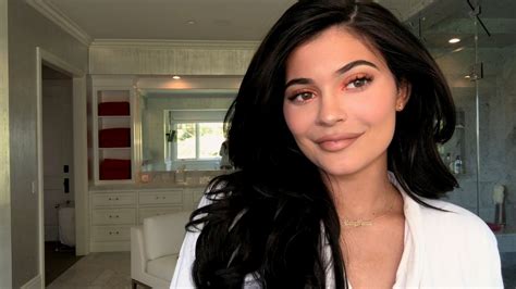 Watch Kylie Jenner’s 10 Minute Guide To “the More Makeup The Better” Vogue