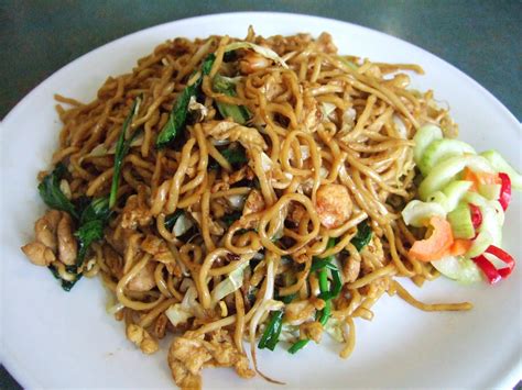 Masak mie goreng jawa menggunakan wajan lebar seperti maspion wajan clarita (lihat di lazada diskon) agar mie tidak lengket dan dapat diaduk secara merata dengan. Resep Mie Goreng Aceh | Yoedha