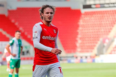 Read Warne Confirms Injury Lay Off For Sadlier News Rotherham United