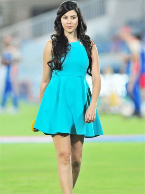 10 Most Glamorous And Beautiful Female Anchors In The History Of Ipl