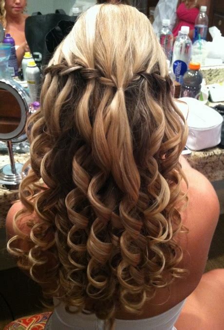Looking for the best hairstyle, hair color or hair cut to try this year? Cute prom hairstyles for long hair 2015