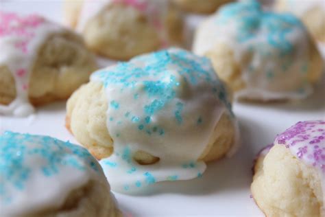 Our comprehensive how to make christmas cookies article breaks down all the steps to help you make perfect christmas cookies. Punkie Pie's Place ...: Butter Drop Cookies - A Family ...