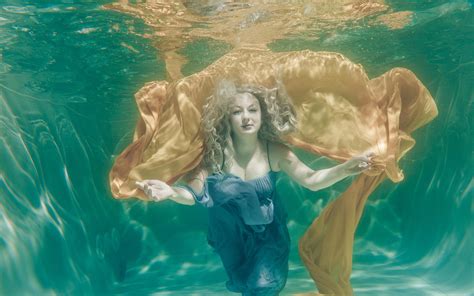 7 Tips For Shooting Underwater Portrait Photography