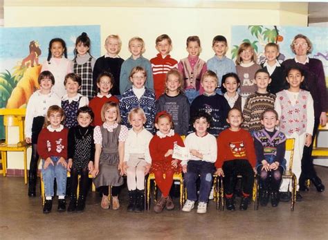 Dans la douzième saison, il loue un appartement à nathan, coralie et barbara. Photo de classe CE1 de 1995, ECOLE NOTRE DAME - Copains d ...